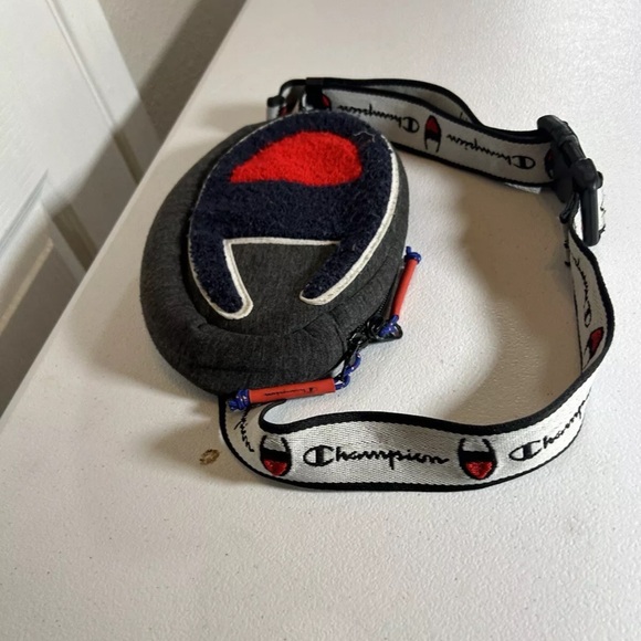 Champion Prime Waist Pack/Fanny Pack/mini sling bag, Gray Oversize Logo Unisex - Picture 12 of 13
